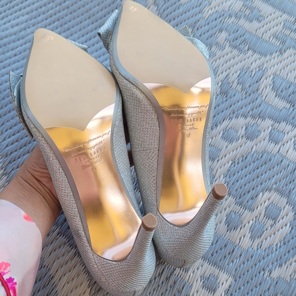 🍒NEW🍒 TED BAKER SILVER BOW PUMPS - Picture 5 of 5